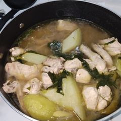 A picture of Tinolang Manok.