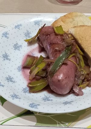 Una foto de Chorizos al vino tinto picante