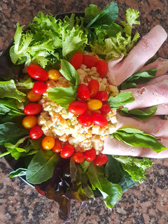 Una foto de Ensalada con jamón y vegetales. #1receta1arból