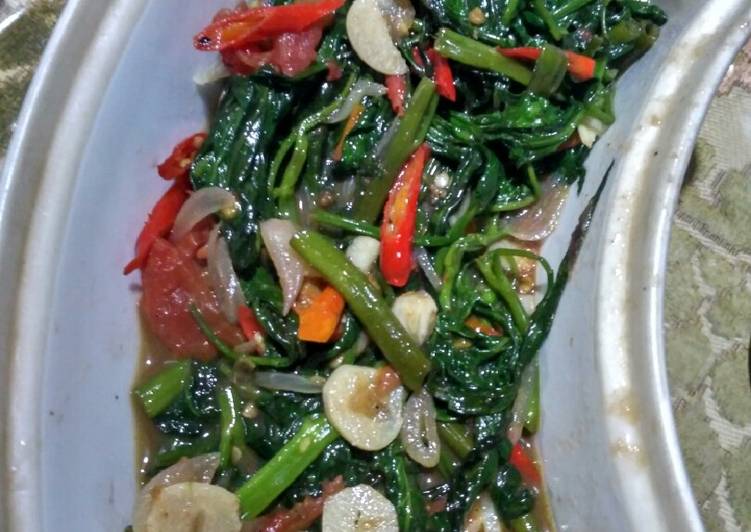 Resep Tumis kangkung terasi saos tiram Anti Gagal