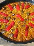 Paella de higaditos de pollo y garbanzos