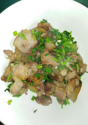 Hình của món Ba chỉ rang hành.