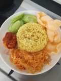 Nasi kuning mejikom bumbu marinasi