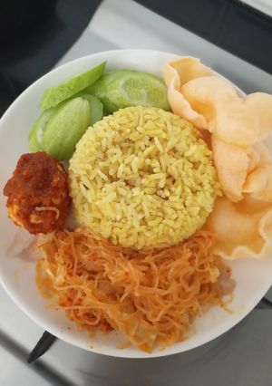 Foto resep Nasi kuning mejikom bumbu marinasi
