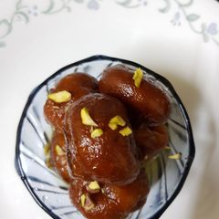 A picture of Kiwi Gulab Jamun.
