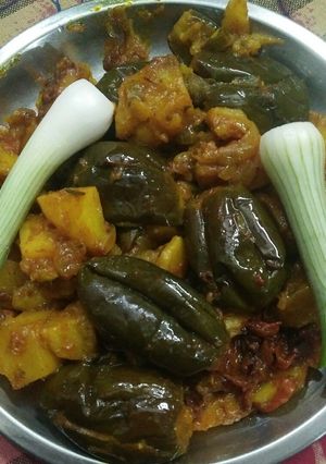 A picture of Masala baingan aloo.