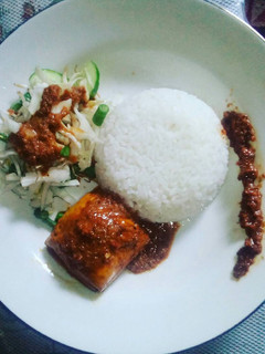 Foto resep Menu diet nasi tahu bakar sambal pecel with salad