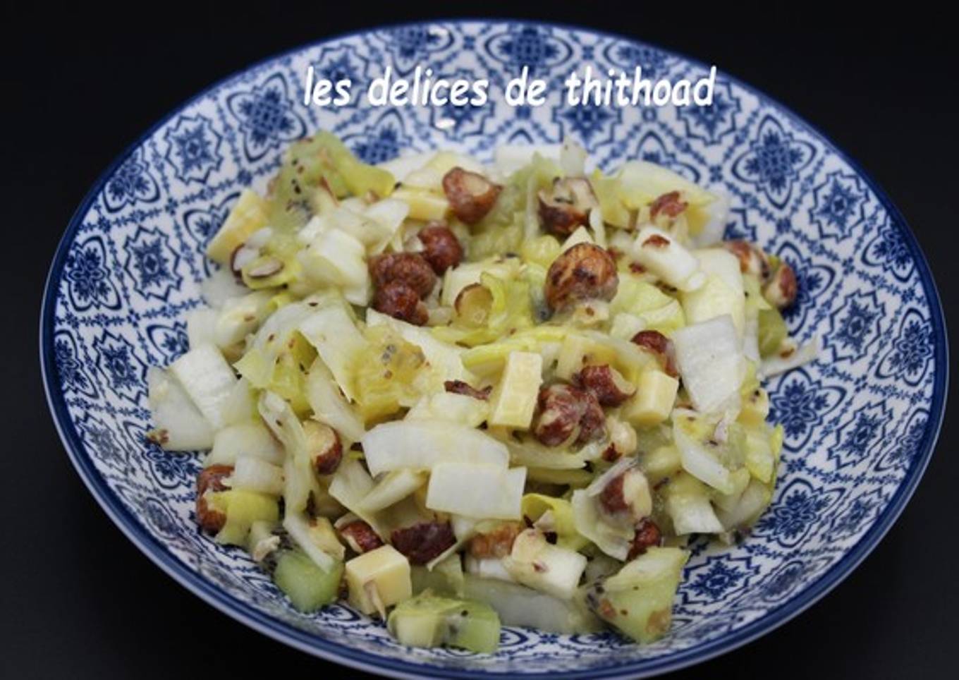 Salade d’endive au kiwi, comté et noisettes