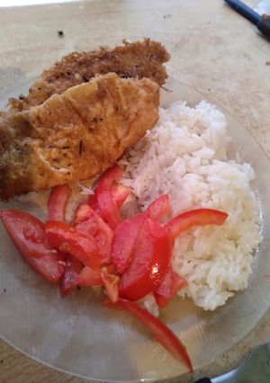 Una foto de Milanesa de pescado a la marinera