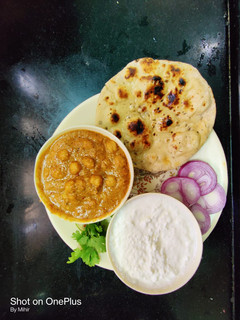 સ્મોકી ચણા મસાલા વિથ વિહટ કુલચા(Smoky Chana Masala Wheat Kulcha Recipe In Gujarati) રેસીપી મુખ્ય ફોટો