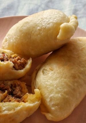 A picture of Panada / Fried Bread Dough With Spicy Fish Filling.