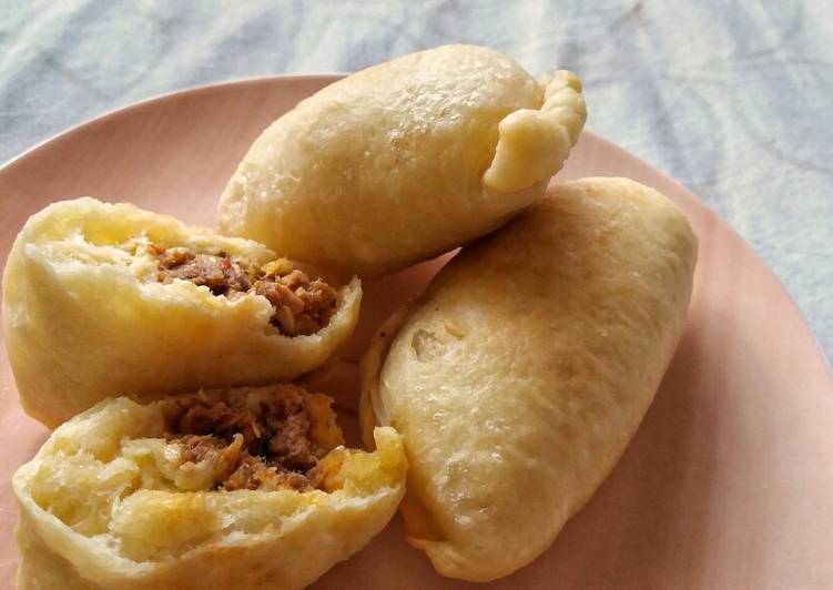 Panada / Fried Bread Dough With Spicy Fish Filling