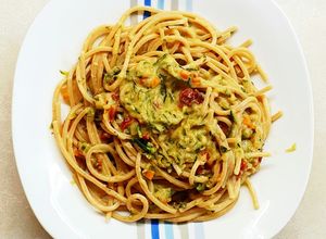Foto di Spaghetti con zucchine, robiola e pomodori secchi