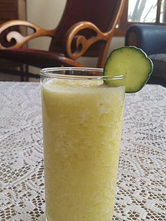 Una foto de Licuado de piña y pepino