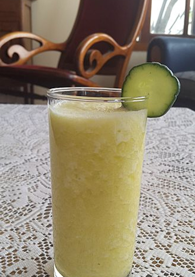 Una foto de Licuado de piña y pepino