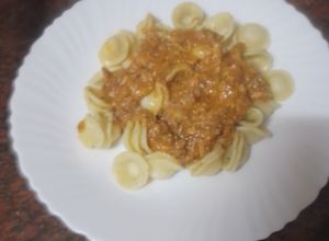 Una foto de Orecchiette al ajillo con ragoût de carne