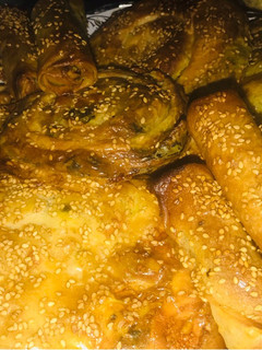 Una foto de Rghayef rellenos pollo y espinacas 🍃🥟🥠😍(empanadillas)
