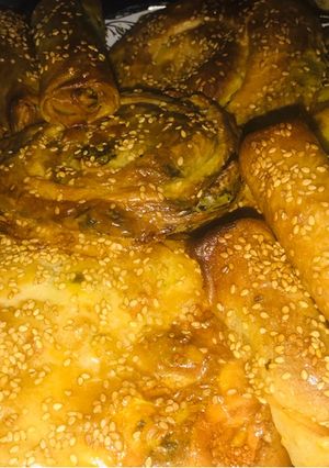 Una foto de Rghayef rellenos pollo y espinacas 🍃🥟🥠😍(empanadillas)