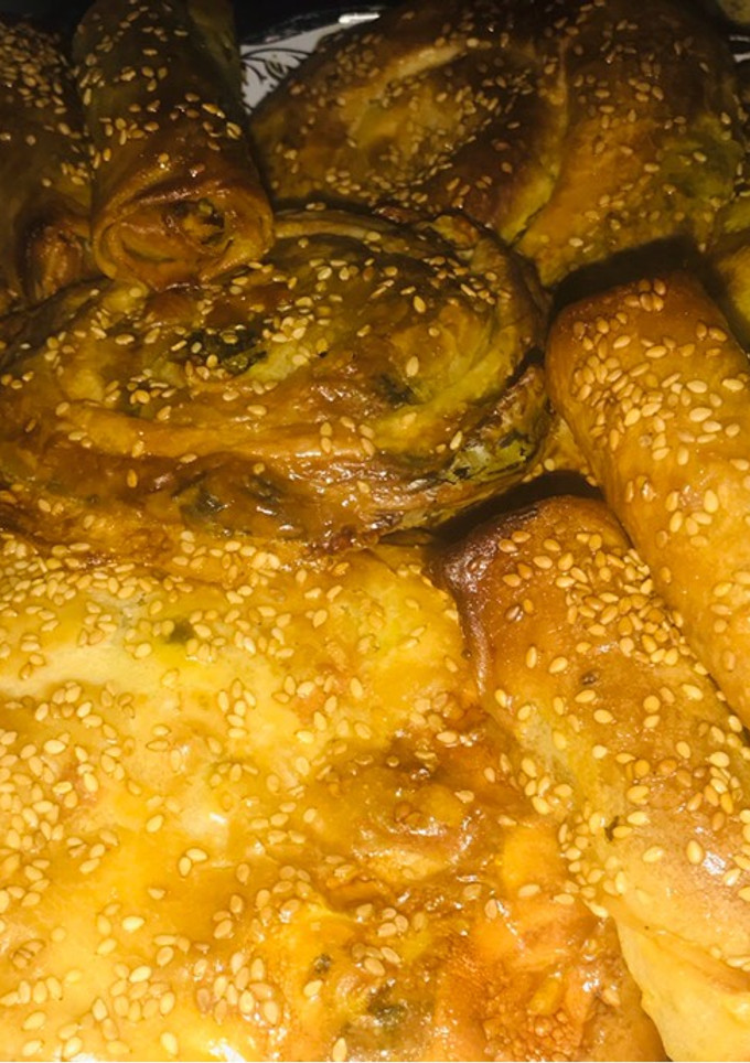 Una foto de Rghayef rellenos pollo y espinacas 🍃🥟🥠😍(empanadillas)