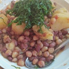 A picture of Potatoes githeri And greens.