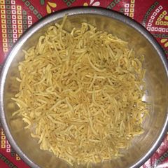 Lehsun sev A picture of Lehsun sev.