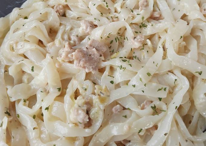 Cheesy shirataki fettucinne