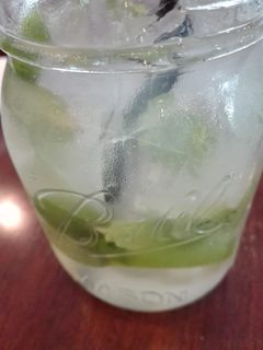 Una foto de Agua fresca tipo mojito