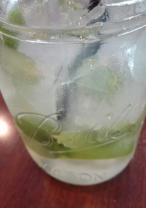 Una foto de Agua fresca tipo mojito