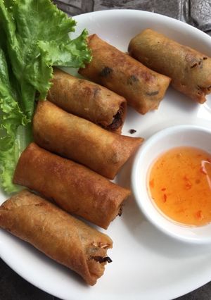 A picture of Fried Glass Noodle Spring Rolls.