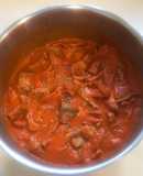 Carne de cocido con tomate (comida de aprovechamiento)