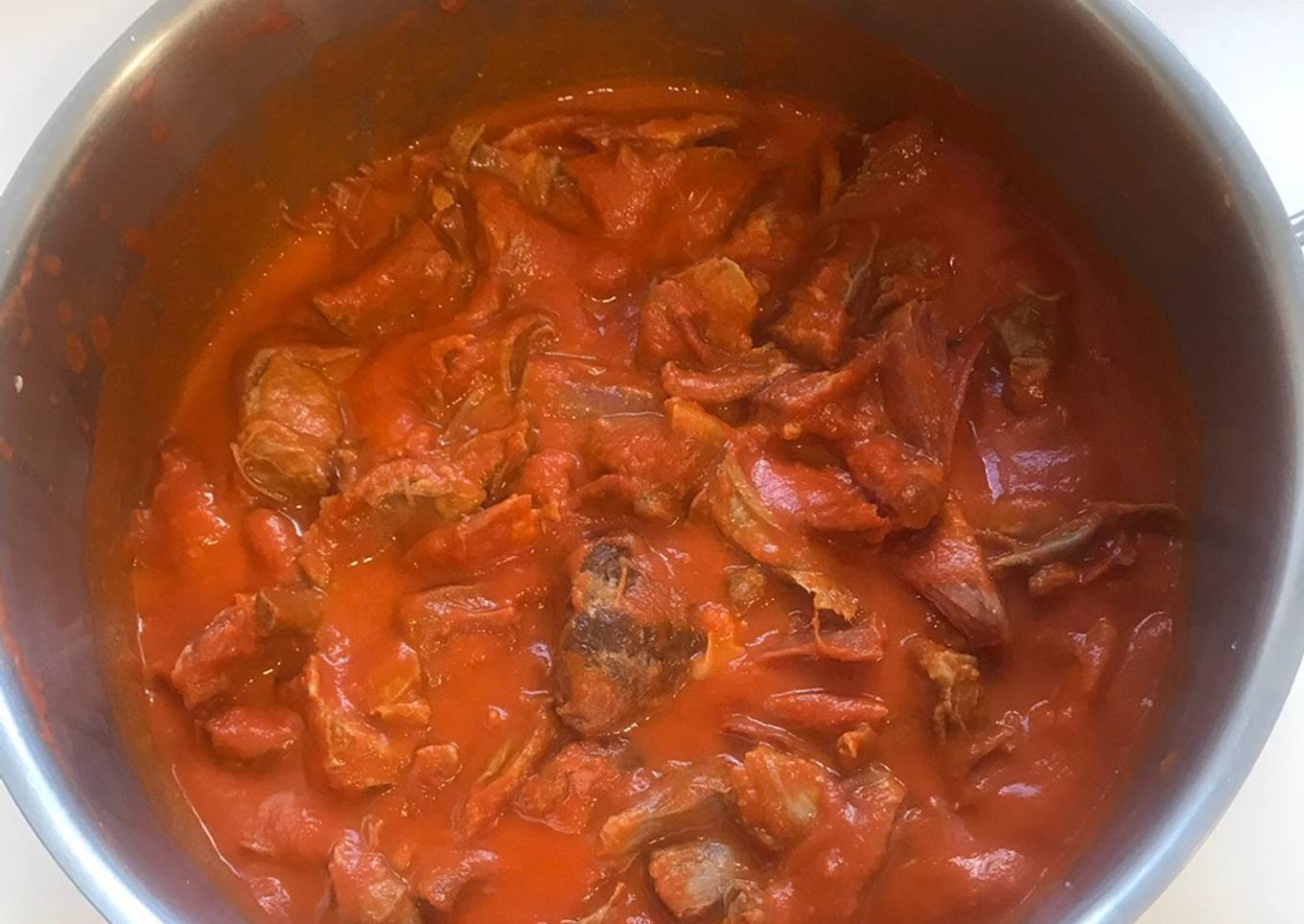 Carne de cocido con tomate (comida de aprovechamiento)