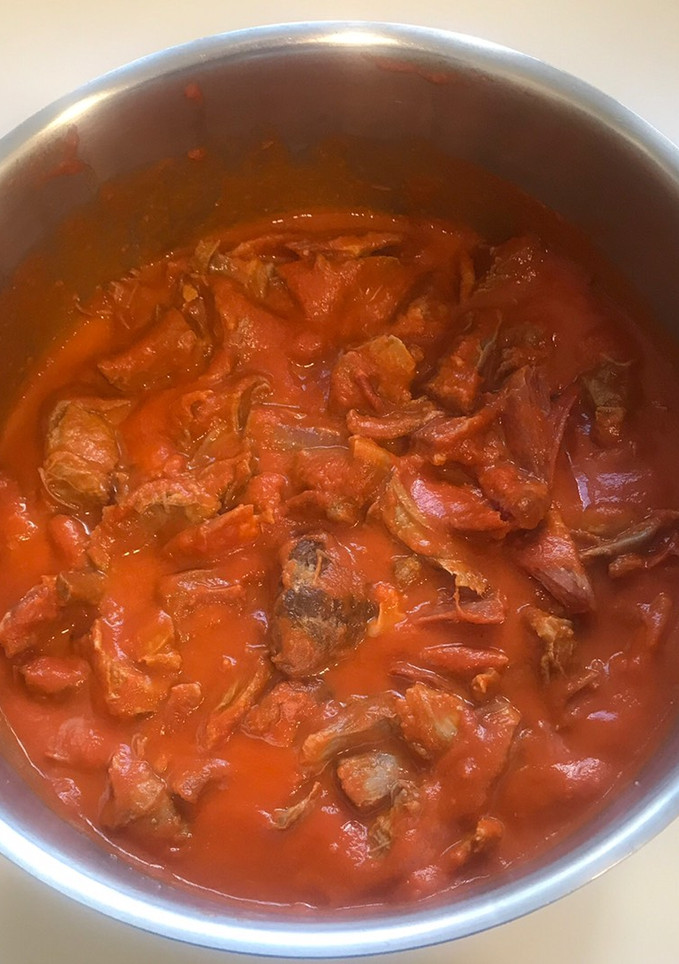 Una foto de Carne de cocido con tomate (comida de aprovechamiento)