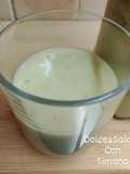 Frullato con avocado,banana e latte di mandorla