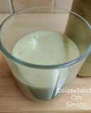 Frullato con avocado,banana e latte di mandorla