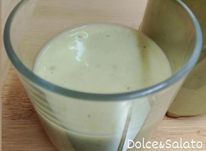 Foto di Frullato con avocado,banana e latte di mandorla