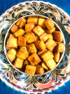 ग०हाच्या पिठाचे शंकरपाळे (gavhachya pithache sankarpale recipe in marathi) रेसिपी चे मुख्य फोटो