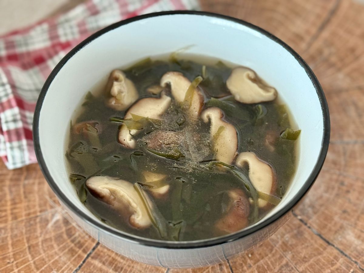 🌱 Canh Nấm Đông Cô Tươi Nấu Rong Biển