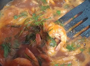 Una foto de Caldo de camarones 🍤