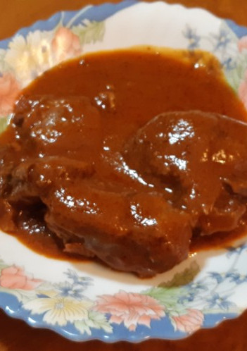 Una foto de Carrilleras de cerdo en salsa de vino y mostaza