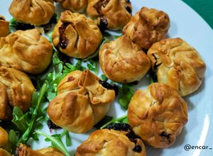 Foto principal de Saquitos de queso con cebolla y arándanos en airfryer