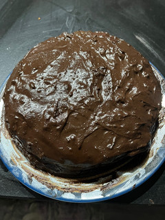 Una foto de Bizcocho de naranja y yogurt con cubierta de chocolate