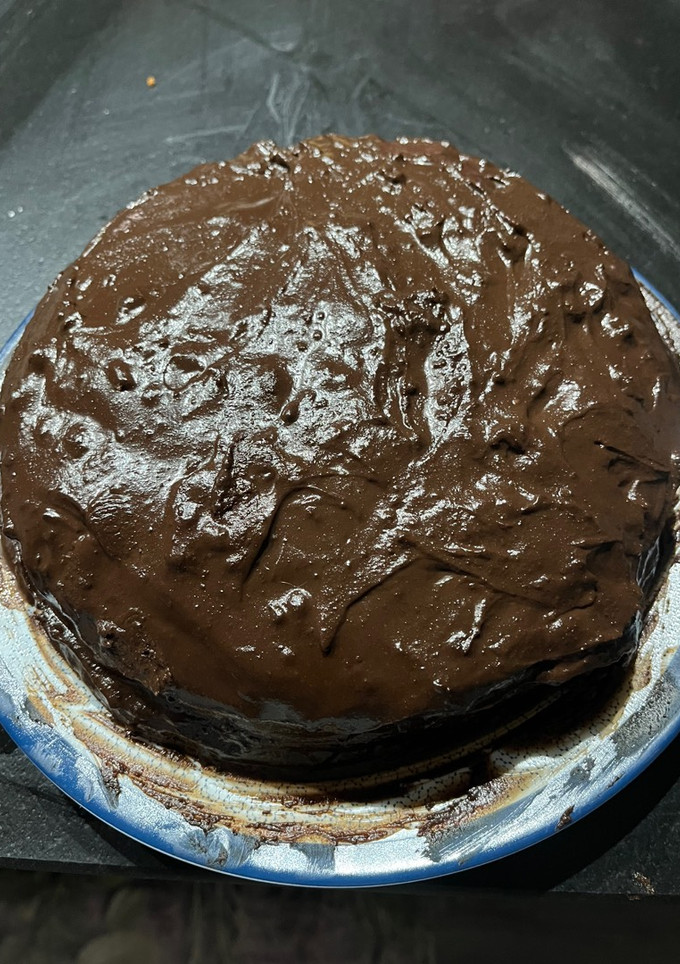 Una foto de Bizcocho de naranja y yogurt con cubierta de chocolate