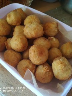 Фото Соковиті і хрусткі курячі кульки з сиром🧀.