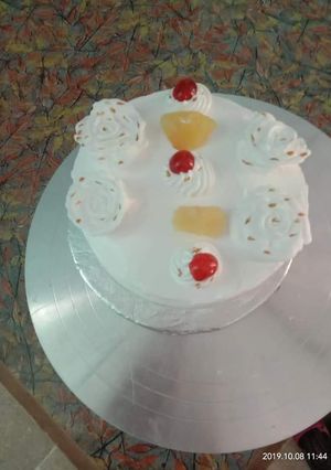 A picture of Painapple cream cake in Patila baking.