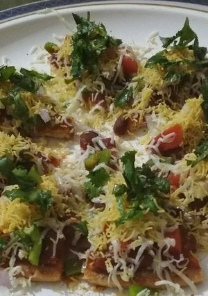 A picture of Chatpata Mexican Kacchi keri Pizza Chat.