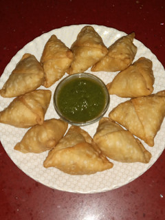 समोसे (Samose recipe in hindi) रेसिपी मुख्य फोटो