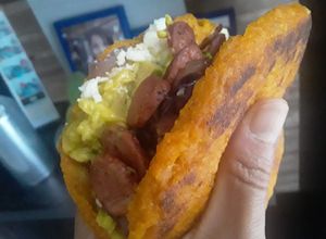 Una foto de Arepa de zapallo / ahuyama rellena... 🎃🍘🍘🎃