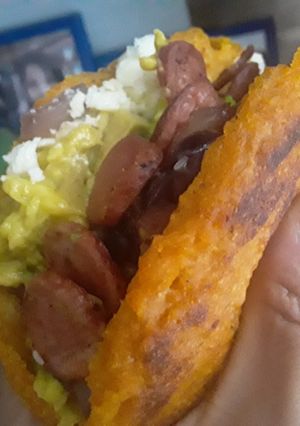 Una foto de Arepa de zapallo / ahuyama rellena... 🎃🍘🍘🎃