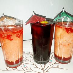 Hibiscus drink and custard friut with jelly drinks A picture of Hibiscus drink and custard friut with jelly drinks.
