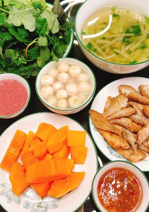 Hình của món Canh bí đao- cá chiên- cà pháo rau sống- đu đủ.